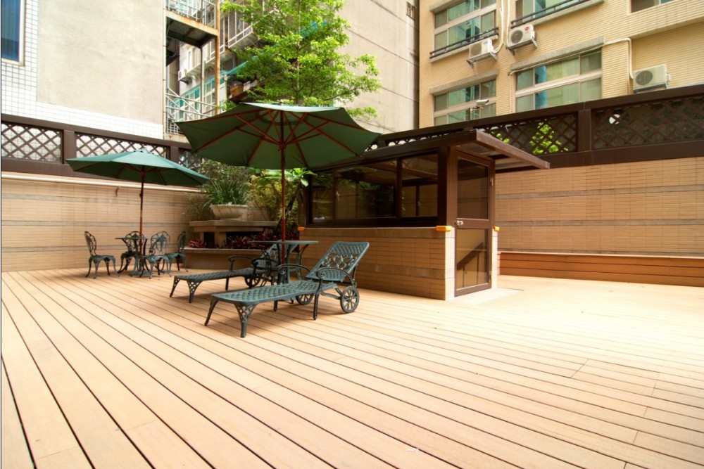 157 X 22mm Park WPC Hollow Decking Durable Hdpe Deck Boards