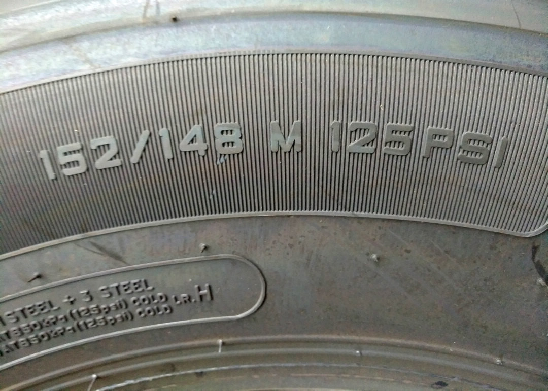 Cost Effective Highway Truck Tires 295/80R22.5 High Durability For Steer Axle