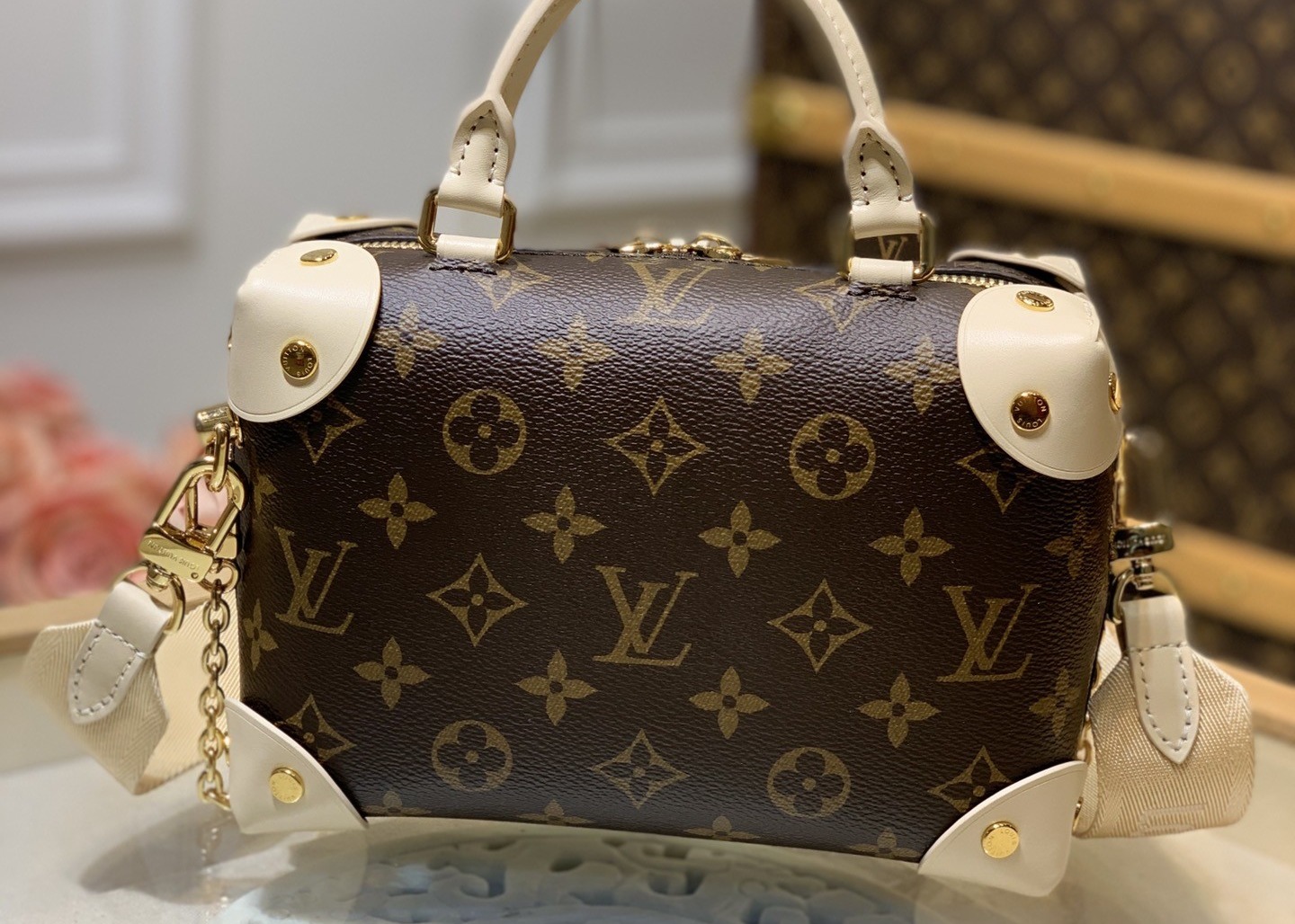 Off White 20cm Leather Chain Crossbody Bag With Top Handle