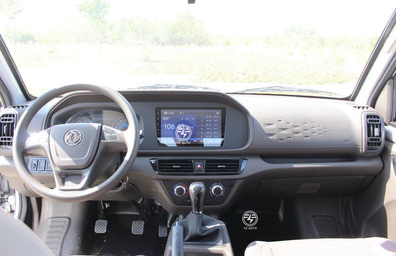 Customizable Dongfeng 4X2 Lorry Truck with Independent Suspension and Double-Row Fence