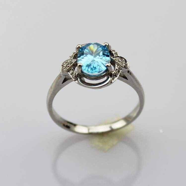 Fashion Jewelry 925 Silver 7x9mm Oval Blue Topaz Ring with Cubic Zircon(R106)