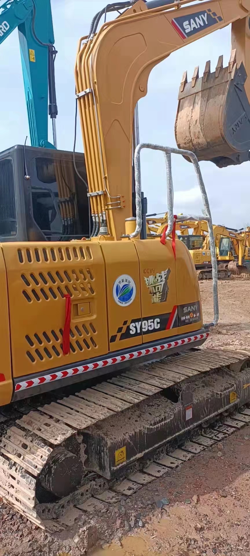 Good Condition SANY 9ton Mini Excavator SY95 Japan Crawler Digger with 53.8KW Power