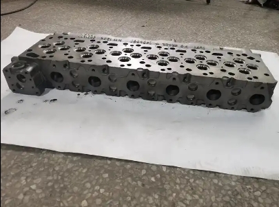 Durable Materials 6754-11-1101 4936081 Cylinder Heads for Komatsu Excavator PC220-8 6D107 Diesel Engine Valve 4