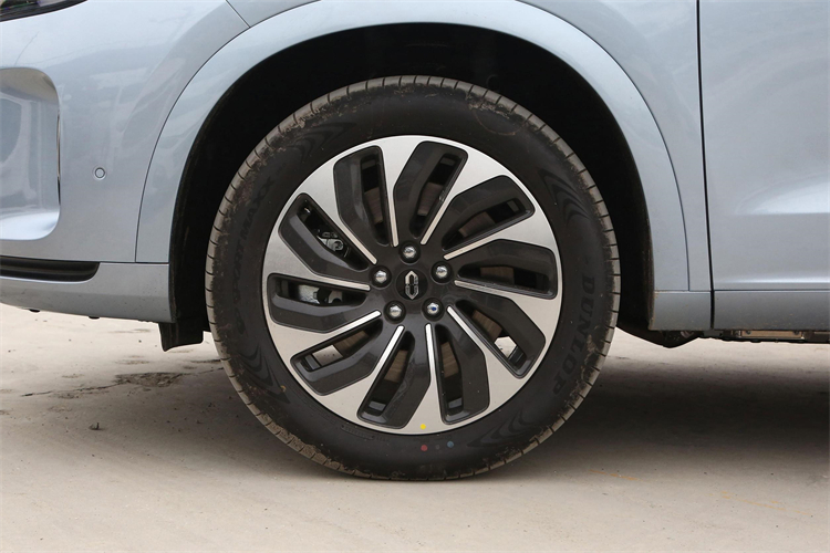 HUA-WEI AITO M7 M5 Second Hand Electric Hybrid Energy Vehicles with 195KM Pure Electric Range and 7.8s Acceleration Time