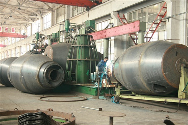 6 × 4 , 8 × 4 Manual Cement Mixer Truck 10 Cube Meters Load Capacity