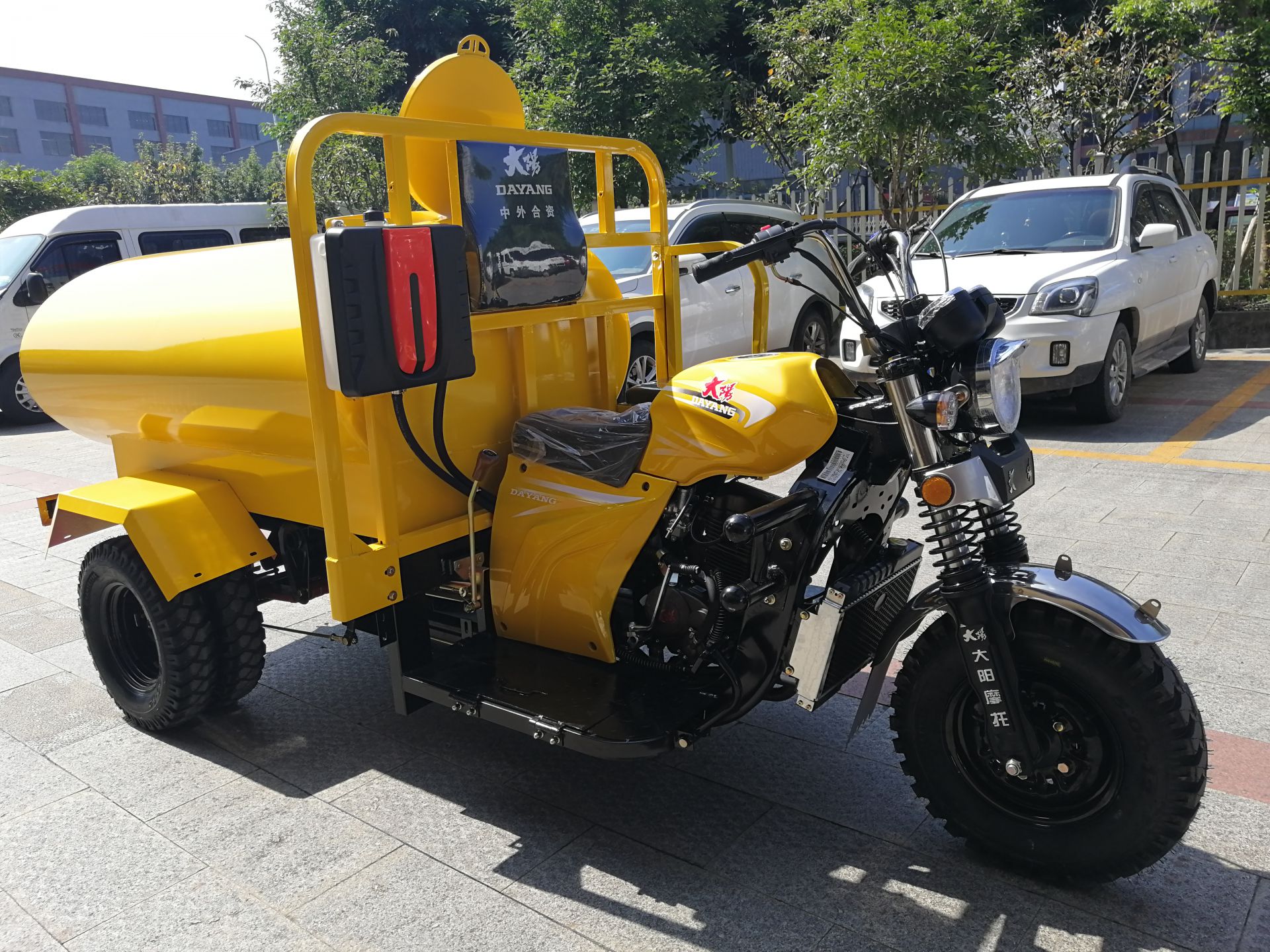 200cc Water Cooled Cargo Tricycle for Fire Fighting and Watering from Dayang Tricycle