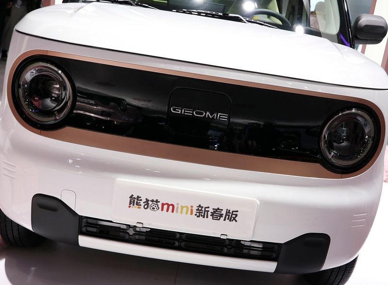 Geely Panda Mini EV Cars 4 Seats Hatchback Electric New Energy 120km NEDC