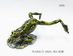 Leaves the frog shape trinket box with rhinestone for lovely jewelry box