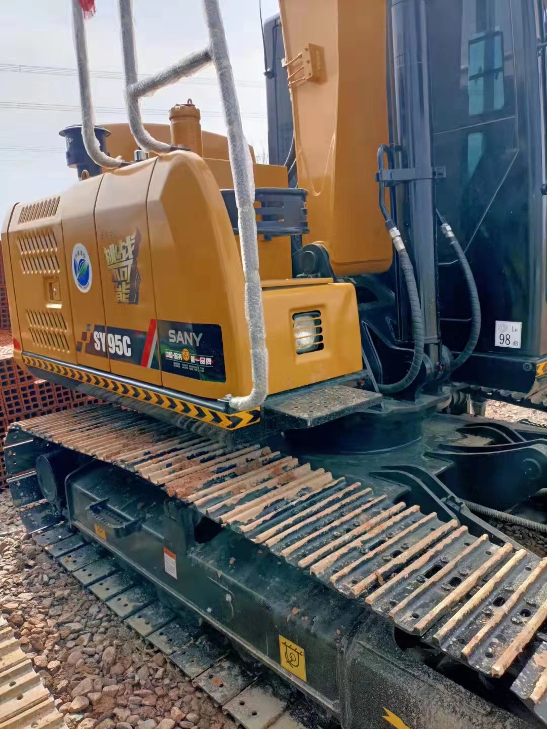 Good Condition SANY 9ton Mini Excavator SY95 Japan Crawler Digger with 53.8KW Power