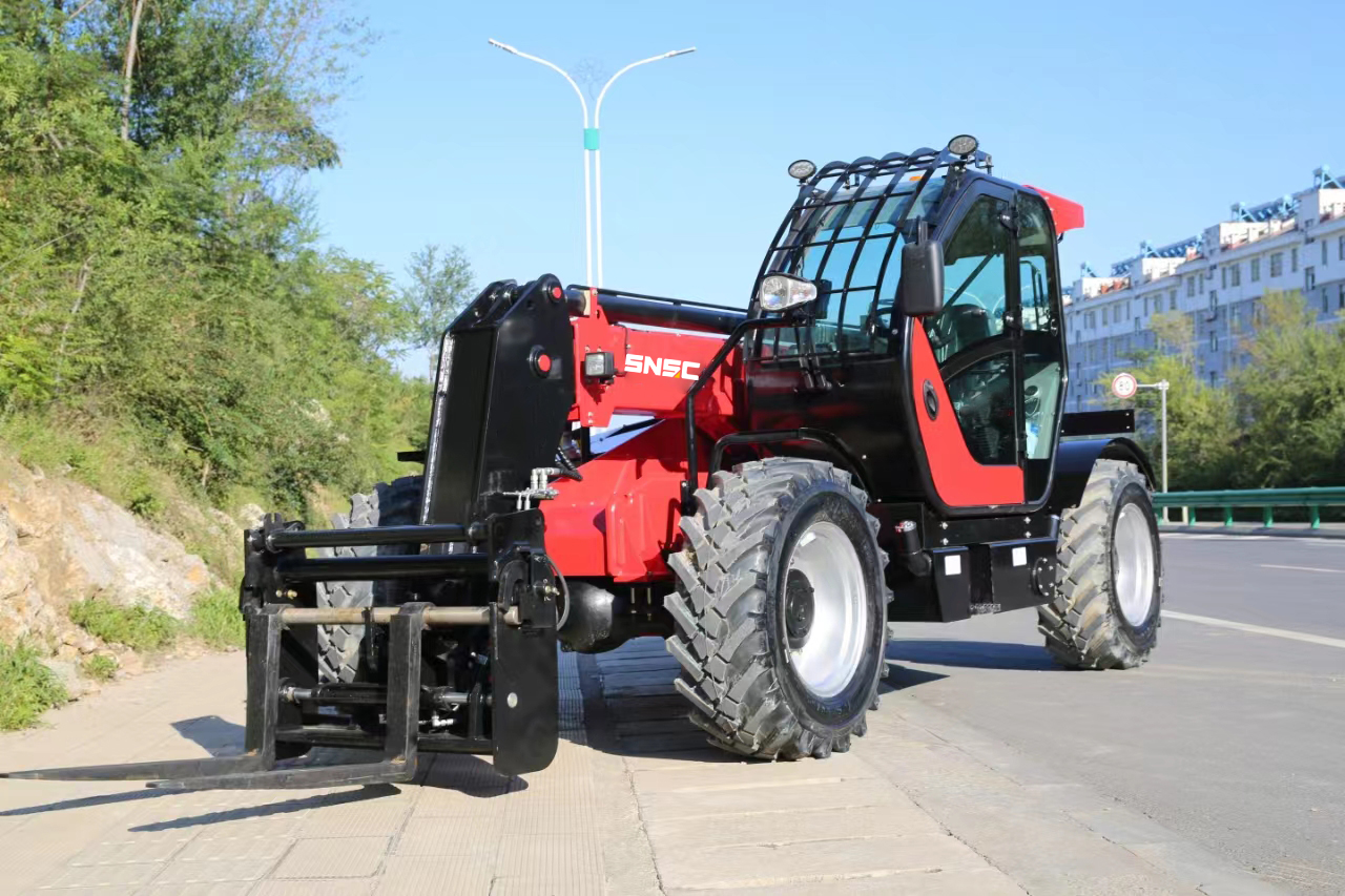 SNSC 4 Ton Telehandler Telescopic Forklift With 4x4 Driving Wheels And Yuchai Engine