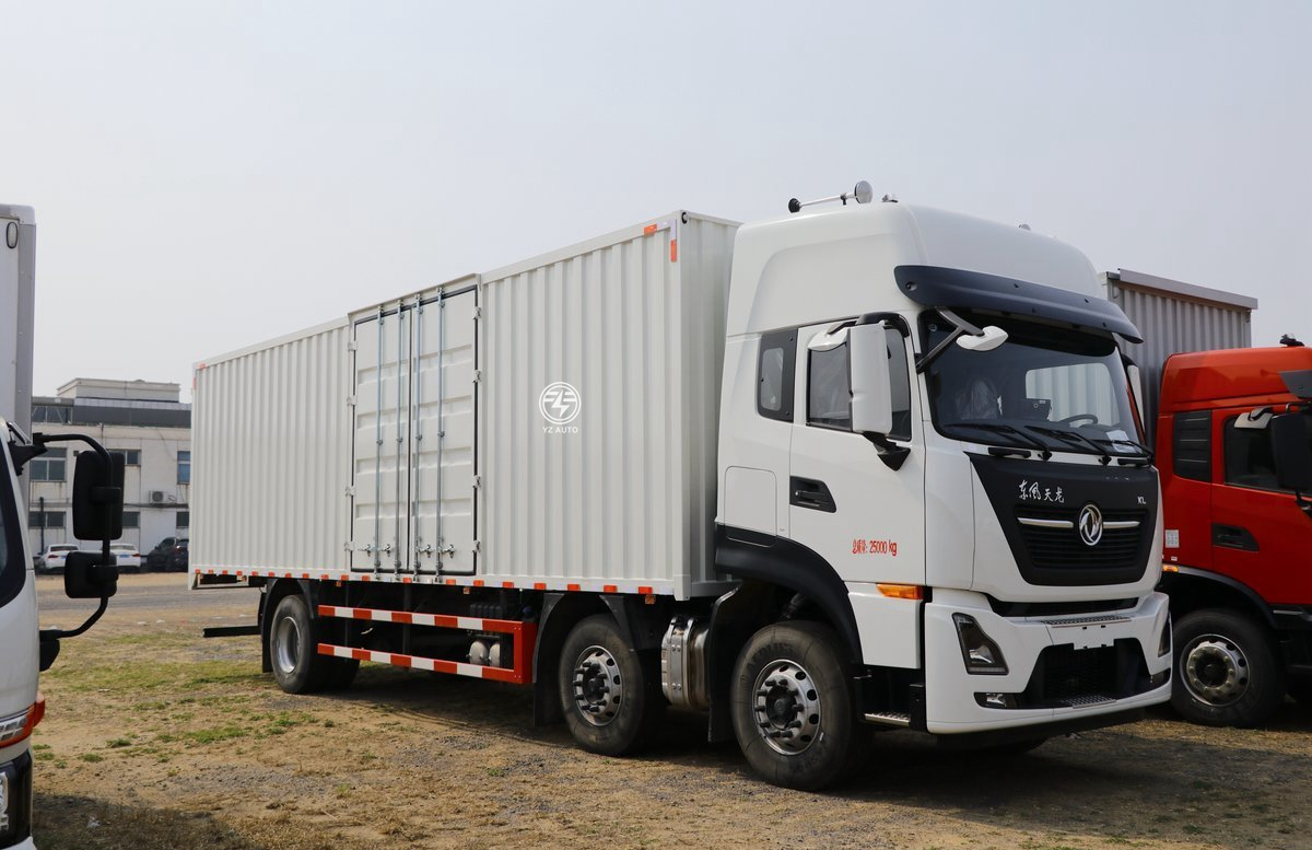 Logistics Transportation Yuchai Engine 25 Ton Heavy Truck with Manual Transmission