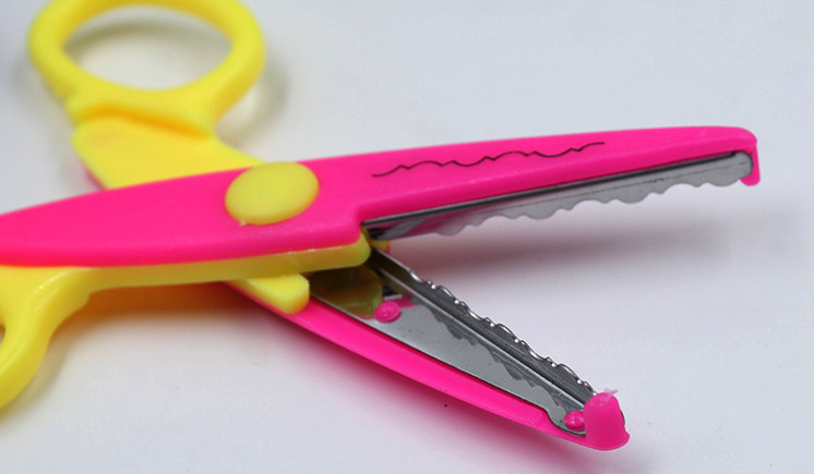 Kids Toddler DIY Safe Small Scissors Safe Plastic Stainless Steel with Decoration Edge Colorful Hobbies DIY Material