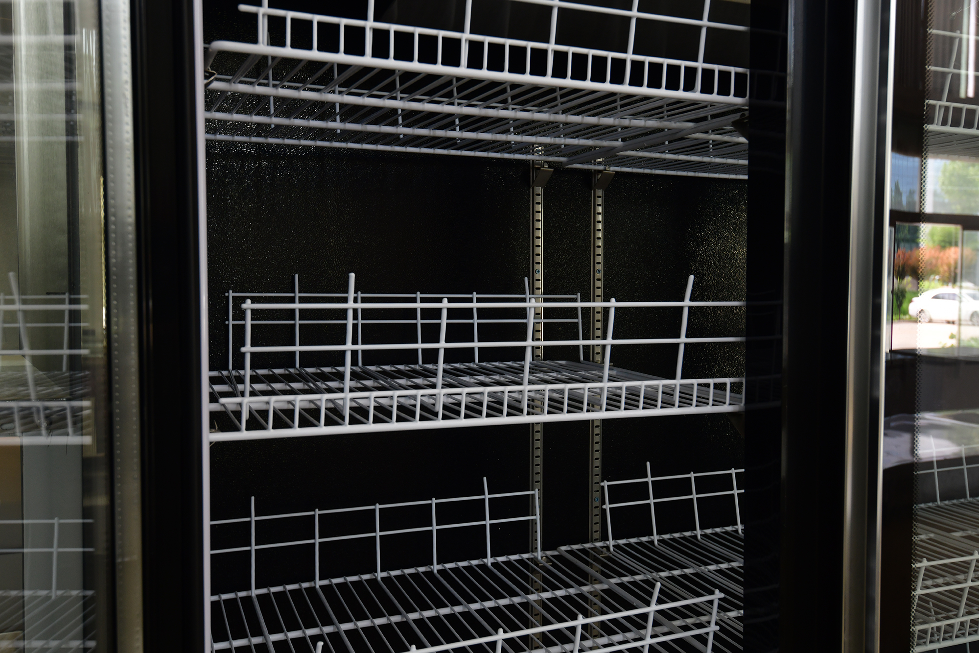 Three Door Luxury Glass Door Wine Display Cabinet Refrigerator for Bar 0-8℃