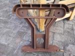 Plywood Cast Iron Bench Ends Used For Waiting Room Bench Seating