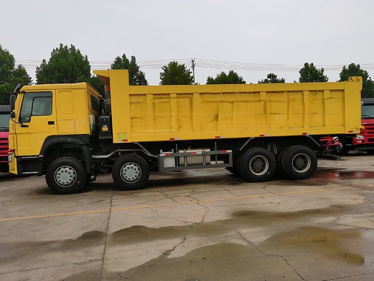 31tons 8X4 Sinotruk Dump Truck Howo 12 Wheeler Tipper Truck With High Capacity