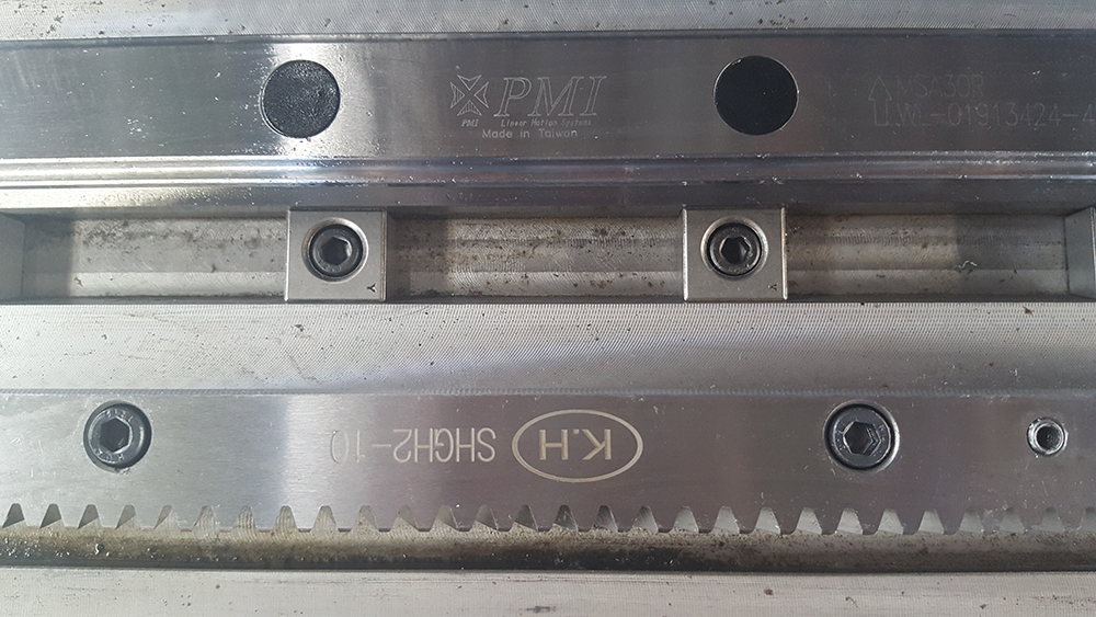 Aluminum CNC Fiber Laser Cutting Machine 10mm Metal Shape IPG Raycus