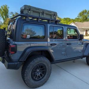 Quality Rugged Storage Case Quick Car Rooftop Mounts Anti Theft On Roof Racks wholesale