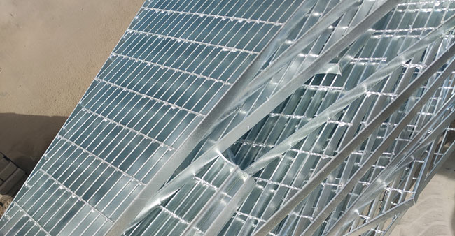 Steel grating with special shape