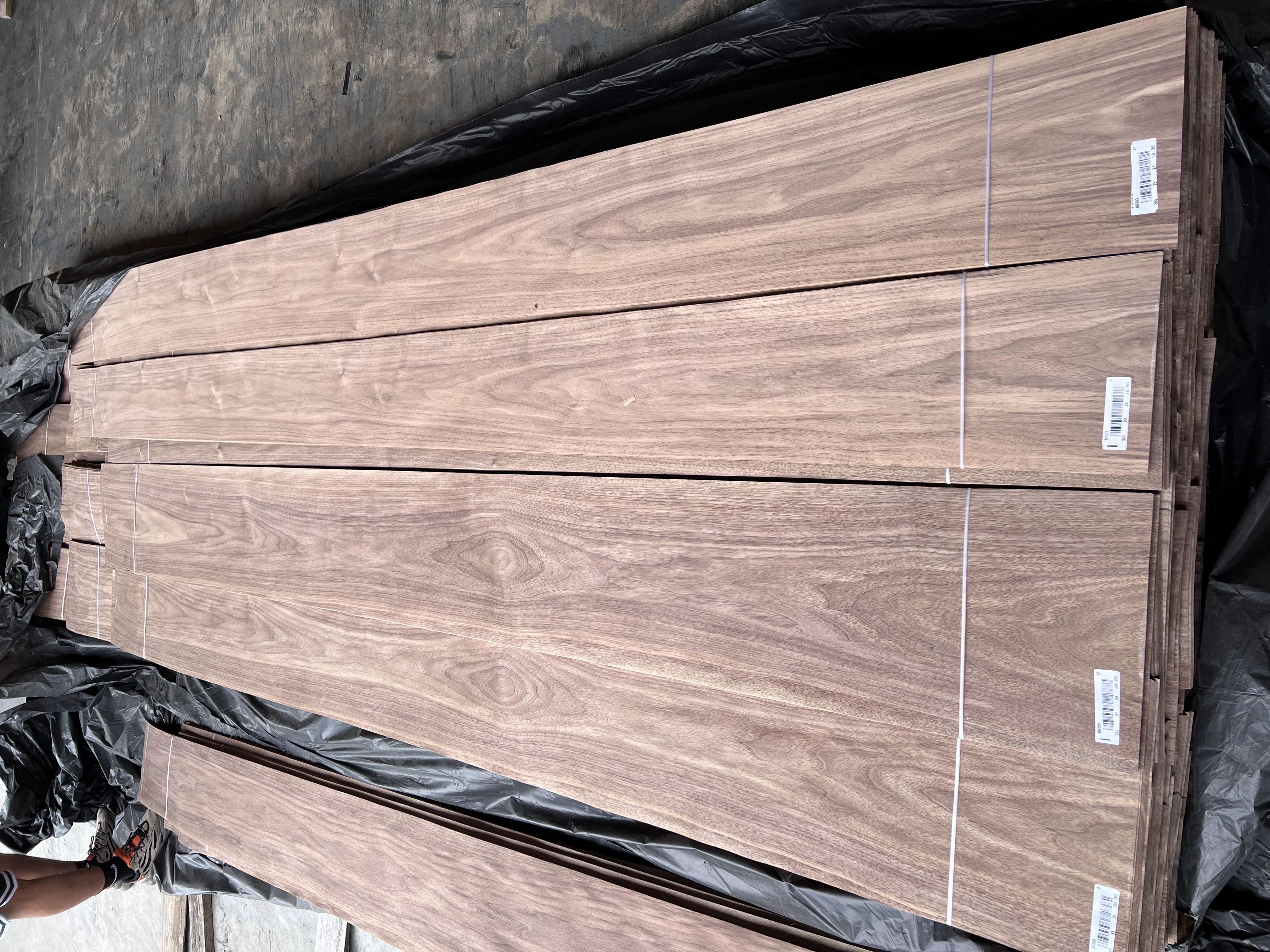 Factory Natural Walnut Wood Veneer Walnut Veneer Sheets Mountain/Straight Grain AA Grade Veneer Wood