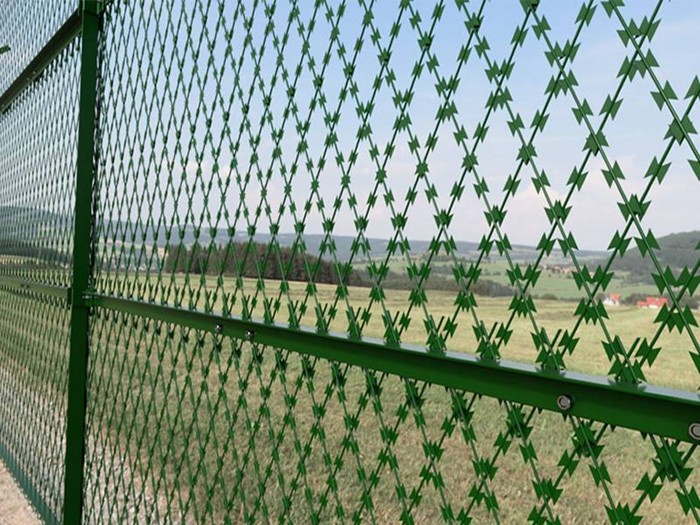 BTO-22 Welded Razor Ribbon Mesh Panel Anti Climb Razor Blade Fencing