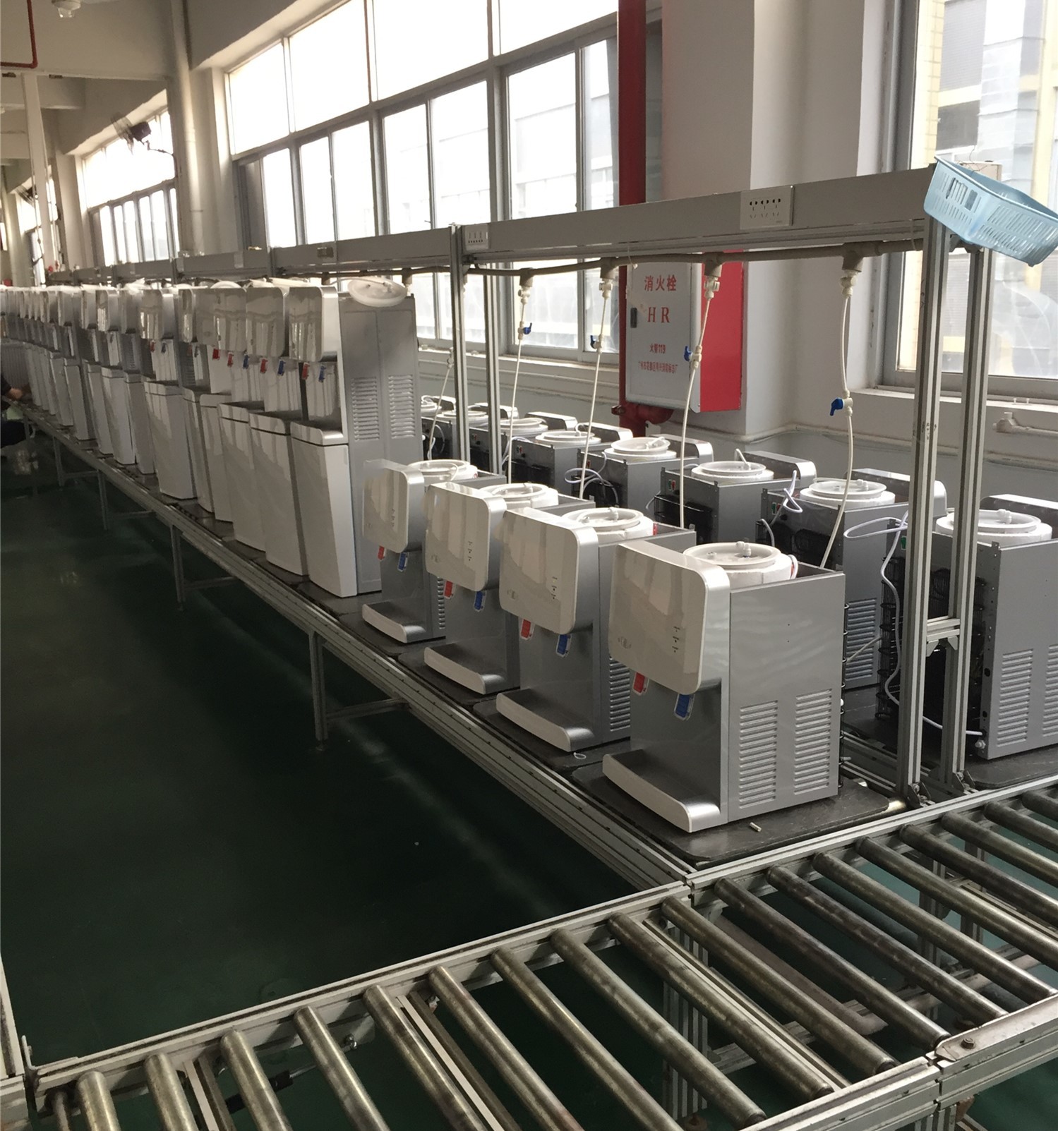 Desktop Pipeline Water Cooler Dispenser Customized Voltage Heating And Cooling Function