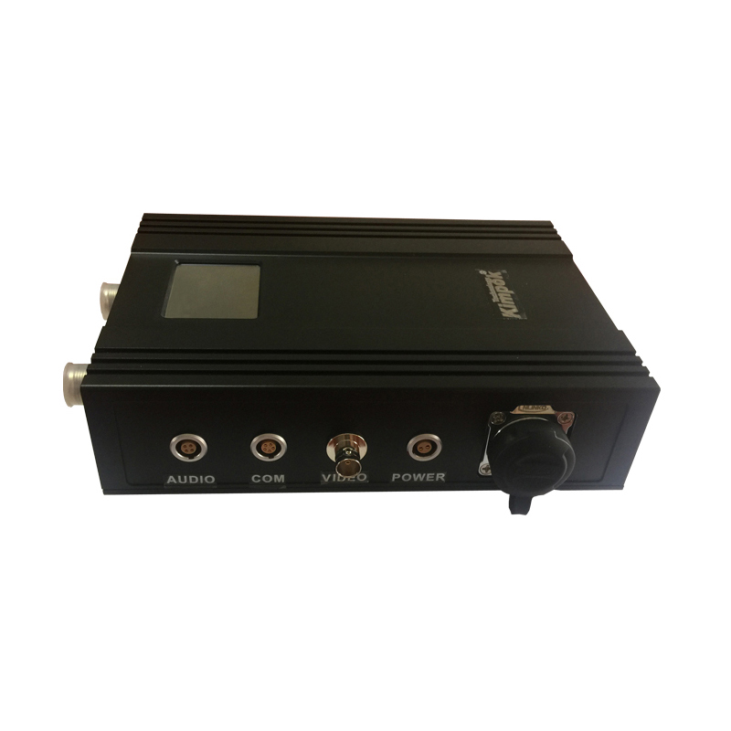 5km Tight Backpack COFDM Digital Wireless Video Audio Transmitter with 1/8 1/4 Guard Interval and Only 200ms Delay Time