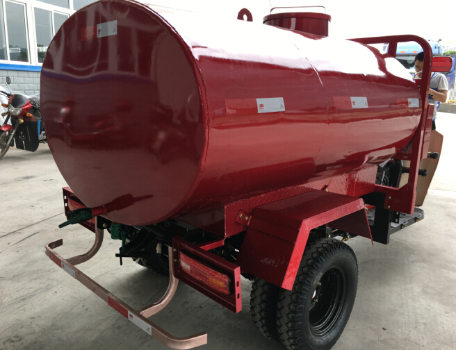 Water Tank Tricycle Cargo Motorcycle with 5.00-12 Tires and Front Shock Absorber