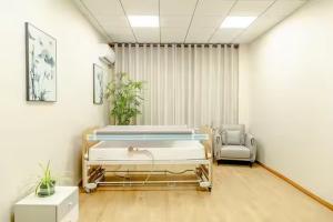 Quality Intelligent suspended nursing bed suitable for elderly and disabled people's bathing care wholesale