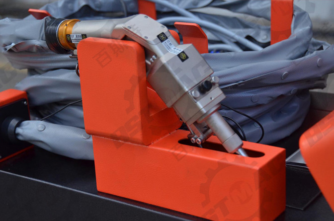 Optic Portable Fiber Laser Welding Machine For Mould Repair 3000W