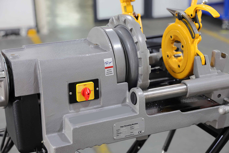 Pipe And Bolt Threading Machine Threads 1/4 - 2 Inch Pipe At 38RPM