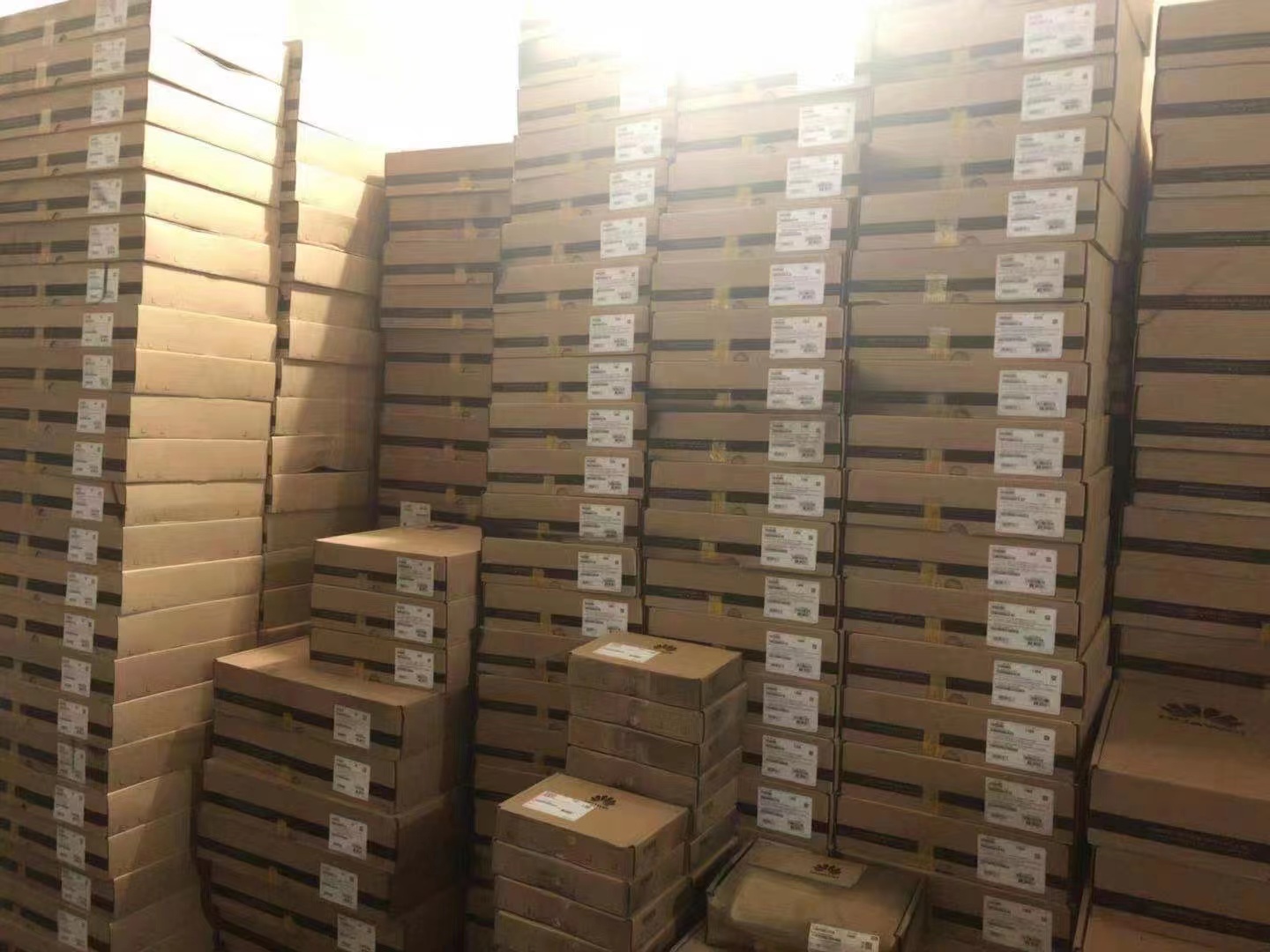 1 WAN Port 2T Router with 316.5 Tbps Routing Line Card and 10/100Mbps Wired Transfer Rate