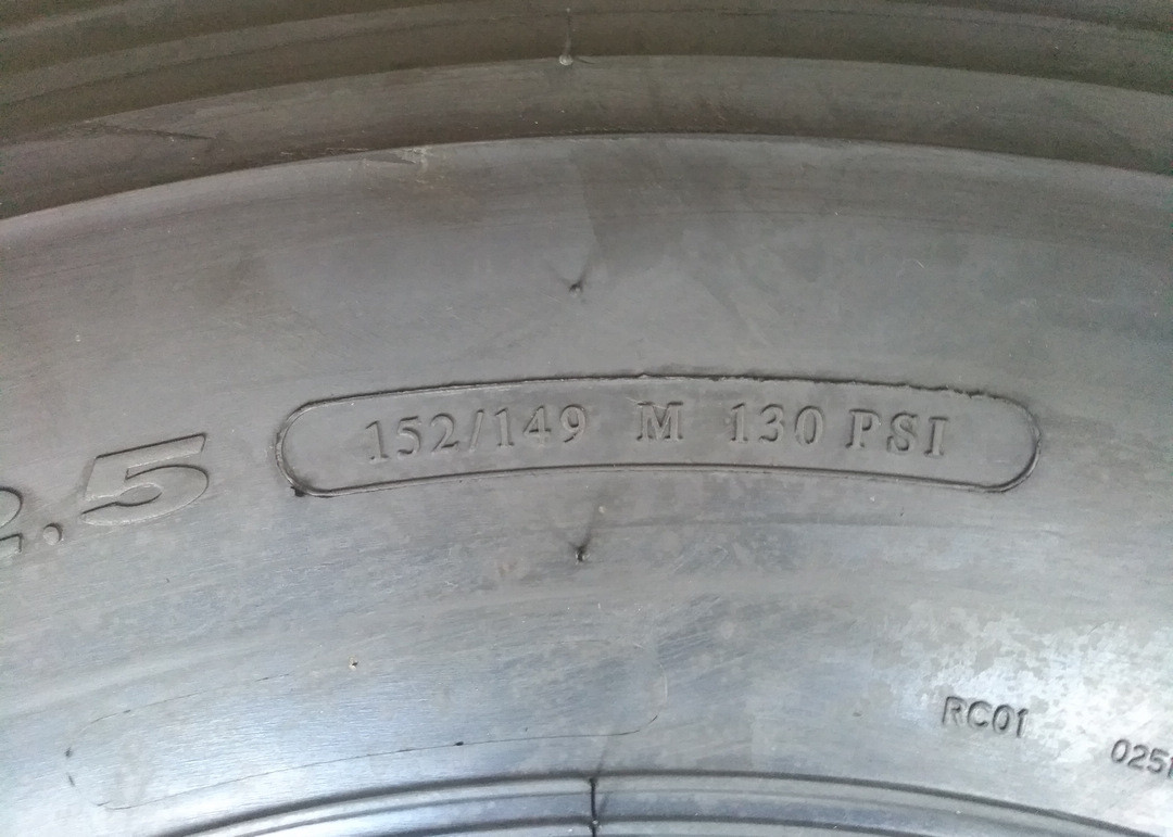 Four Grooves Travel Coach Tires 295/80R22.5 9.00 Inch Rim Width Fuel Efficient