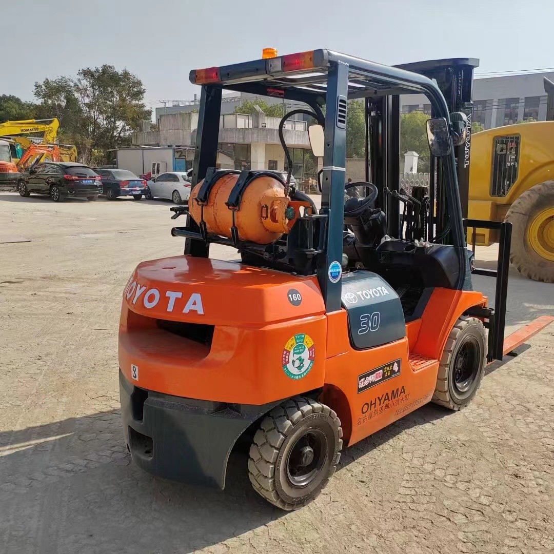 TOYOTA 30 Forklift LPG Dual Use Of Oil And Gas Toyota Forklift Second Hand