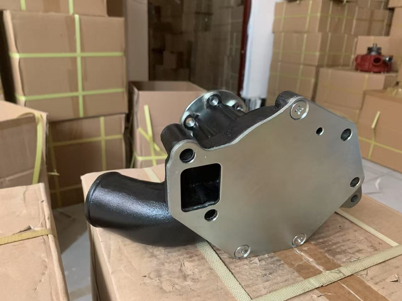 6BG1 4BG1 6BD1 Water Pump 1136500171 1-13610145-2 For Isuzu Engine Hitachi Excavator EX200-1 EX200-5 EX200LC-5 6 Holes