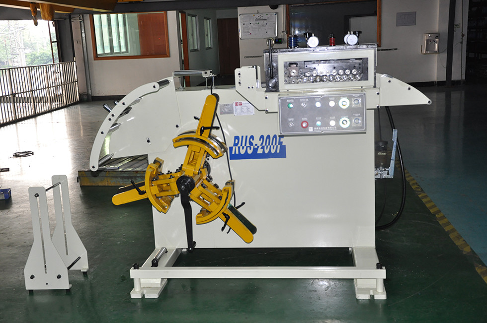 Pinch Rolls Pressing Arm Metal Steel Coil Uncoiler with Straightener Line