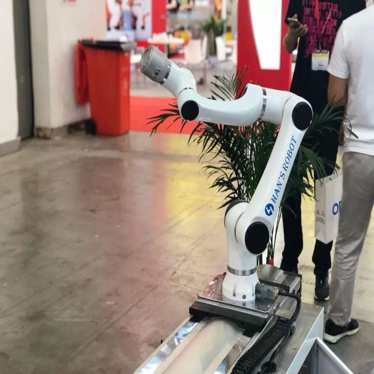 Collaborative Robot with onrobot robot gripper 10kg 1300mm Hans E10-L Coffee Robot