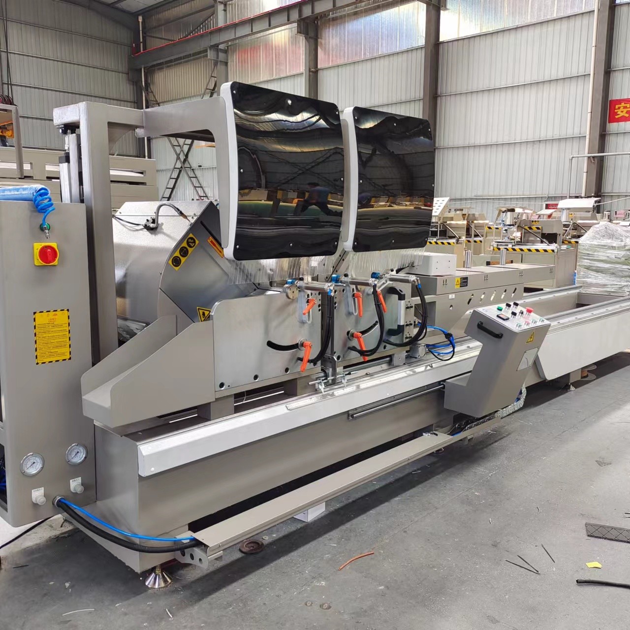 Digital Display Double Head Front Sawing Machine With 600mm Diameter Saw Blade Cutting 45 And 90 Degree