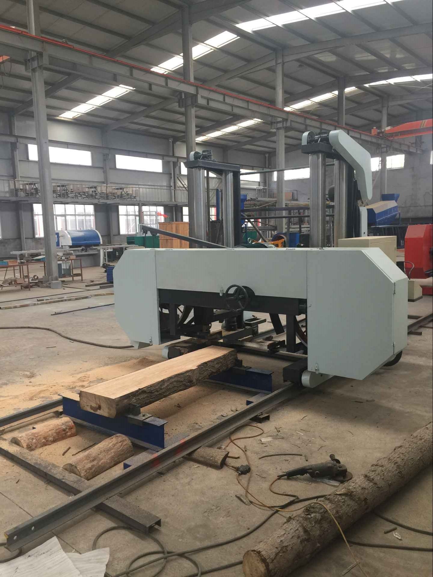 China Wood Bandsaw Heavy Duty Horizontal Band Sawmill Wood Cutting Band Saw For 2.5m log