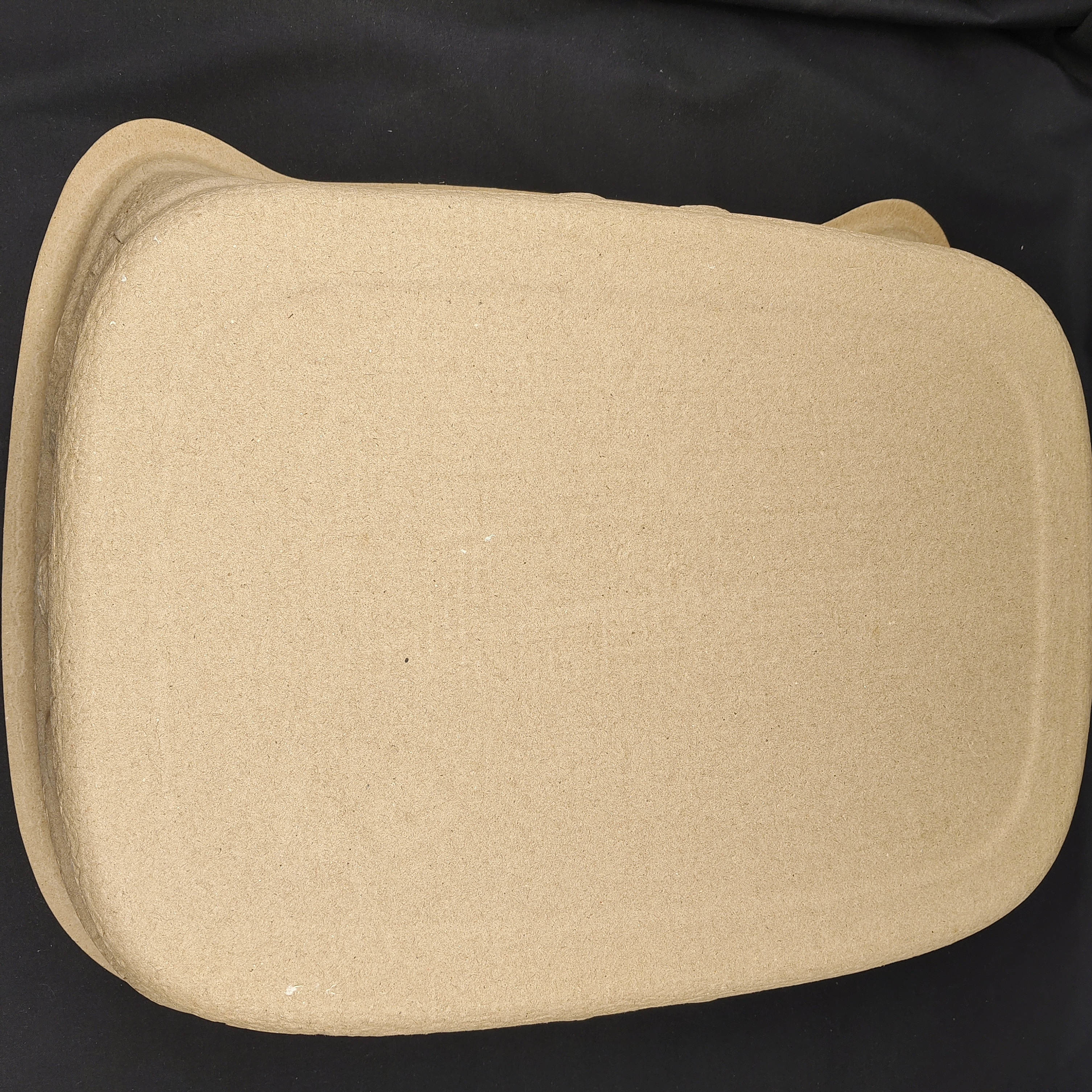 Direct supply from Chinese factories. Environmentally friendly disposable cat face-shaped cat litter boxes. Made of corrugated paper pulp molding, dry