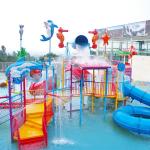 Family Interactive Splash Park Equipment Artistic With Closed Spiral Slide