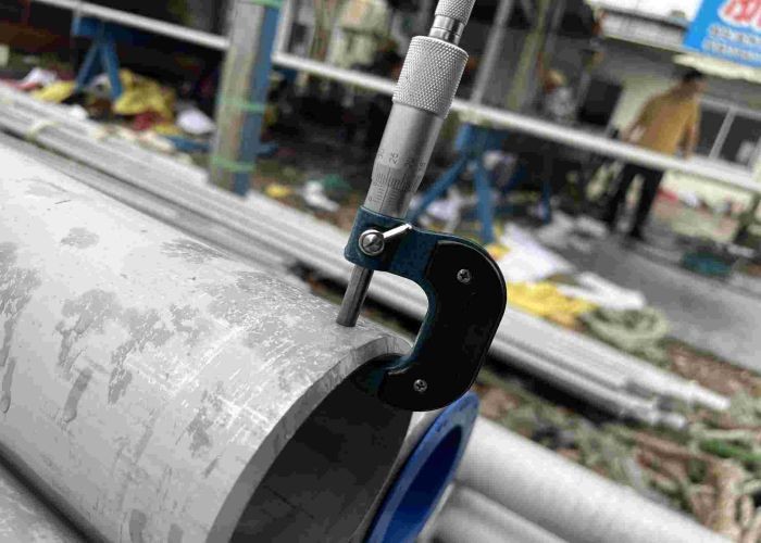 DIN AISI Stainless Steel Round Pipe 700mm 200 Series 300 Series 400 Series