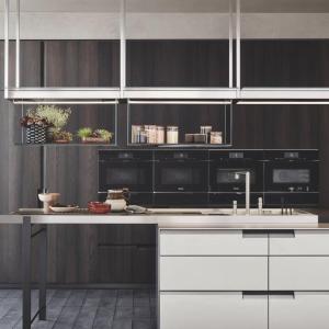 Quality Solid Luxury Kitchen Cabinets with Waterproof Fireproof and Lacquer Surface Treatment wholesale