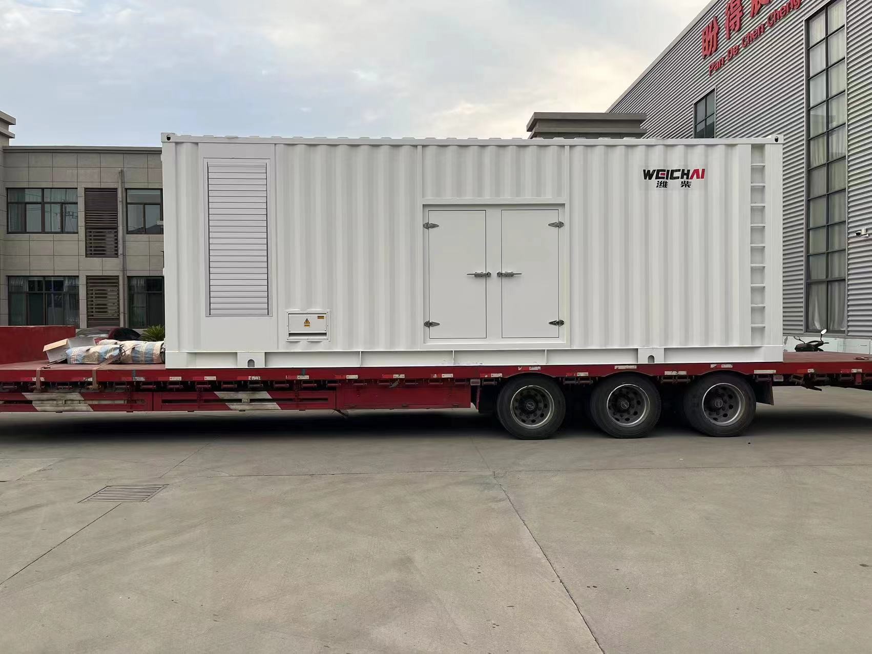 650kW Cummins Mobile Diesel Generator Set 50Hz Power Silent Generator
