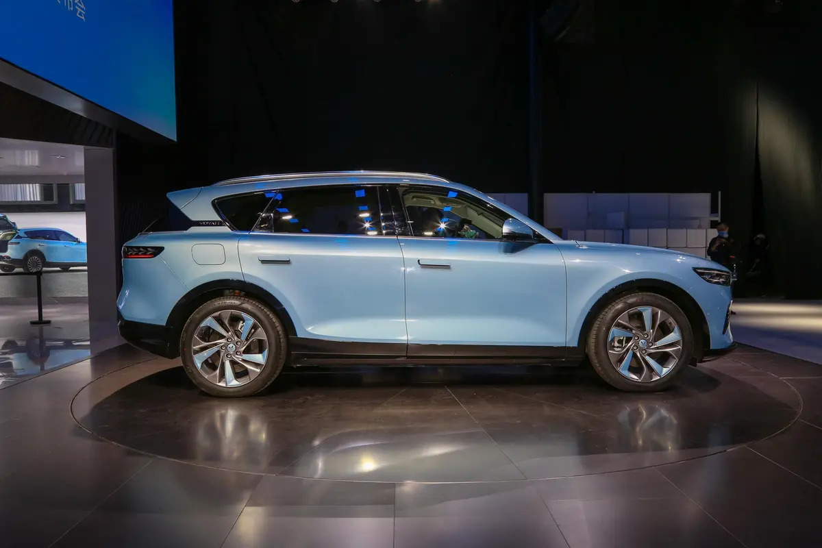 Luxury Energy Vehicles High Speed Mpv Dongfeng Voyah Free Pure Electric EV SUV Four Wheel Drive Electric Car 4905*1950*1645mm