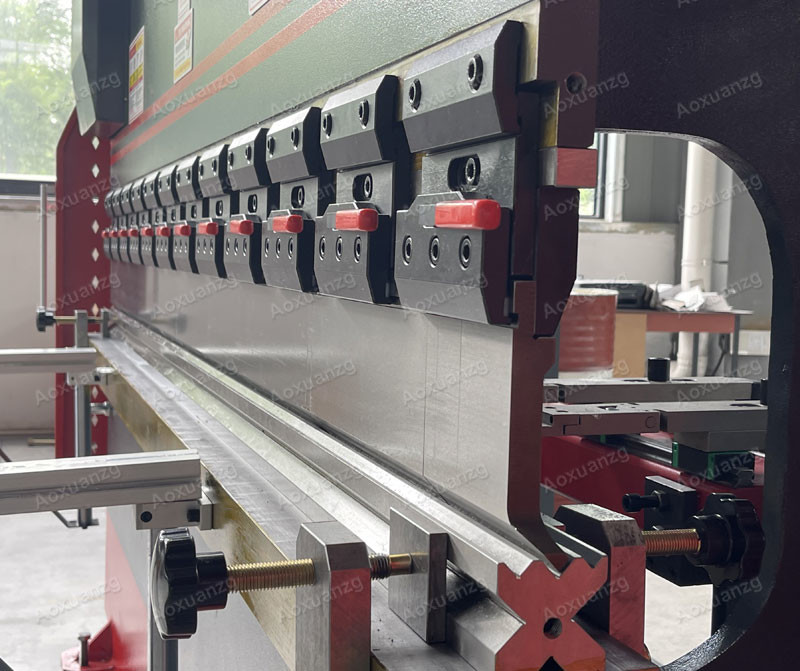 CNC Controller 2500mm Hydraulic Press Brakes 630kn CNC Bending Machine With TP10s