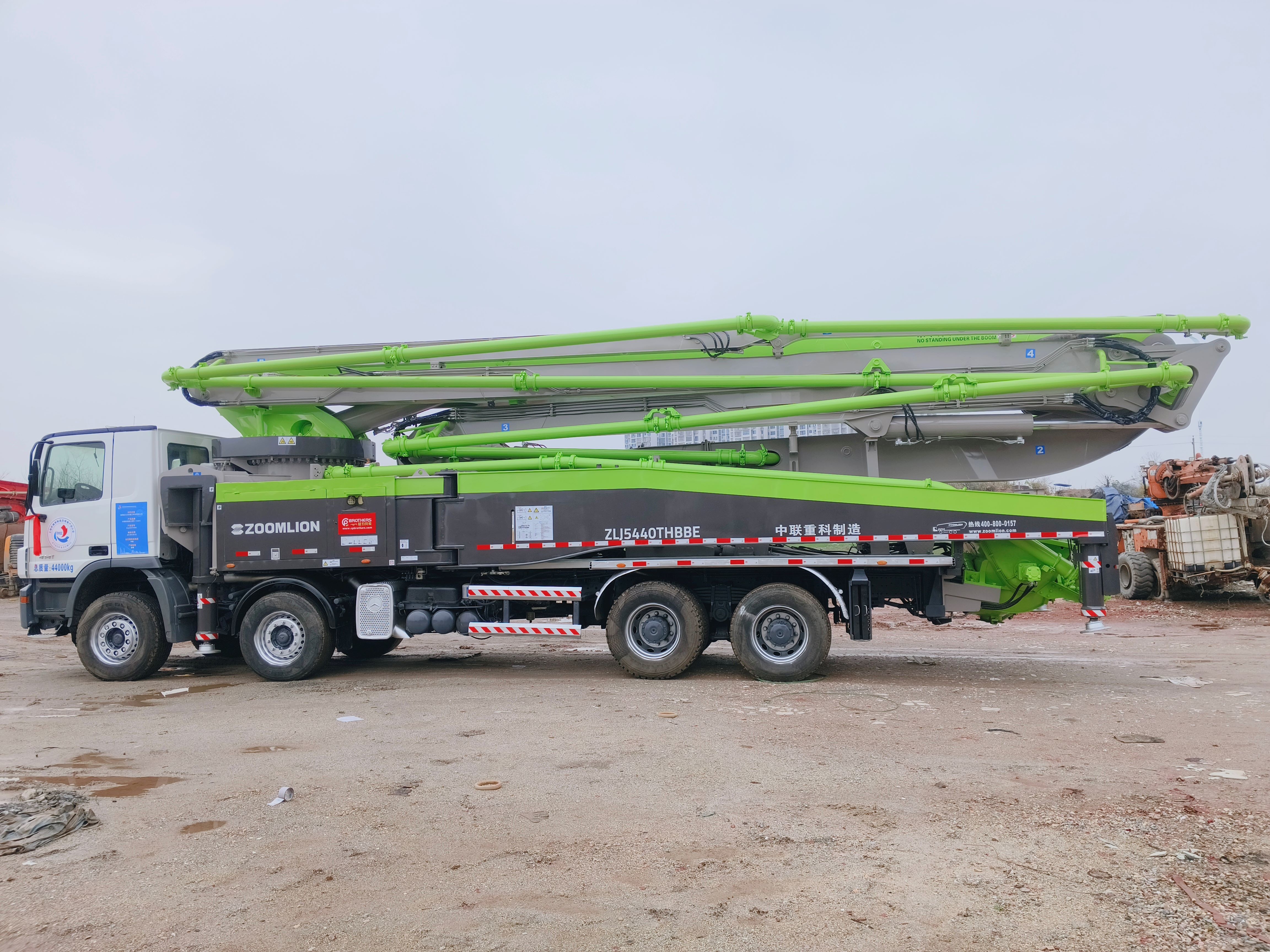 2013 Used Zoomlion ZLJ5440THBK 56m Concrete Pump Truck on Refurbished Mercedes-Benz Chassis