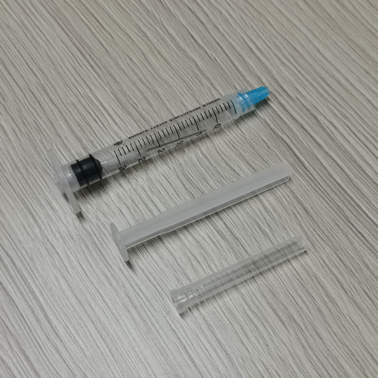 Needle retractable safety syringe with needle
