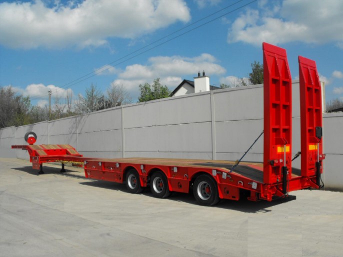 10m Hydraulic Mobile Trailer Telescopic Low Bed Semi Truck Trailer with 12R22.5 Tires