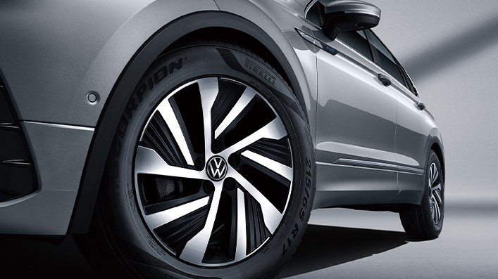 Sale 2024 VW Tiguan L PHEV 0km Used Electric Car with 4733mm Total Length Buy Sample at Paric