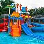 Fiberglass Spray Park Equipment With Straight Slide Erosion Resistant